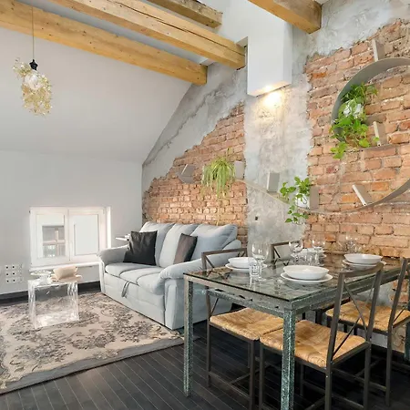 Апартаменты Two-level With Air Conditioning And Workspace Close To The Center By Renters *
