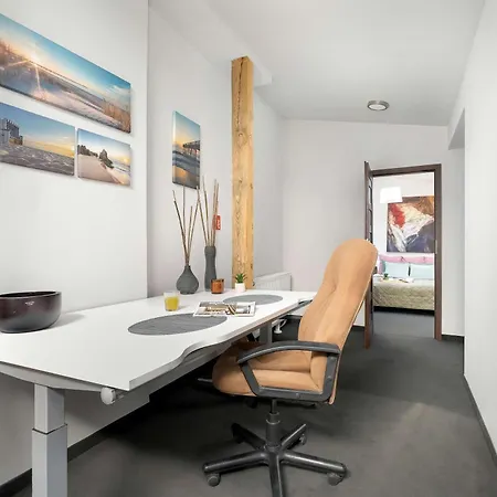Two-level With Air Conditioning And Workspace Close To The Center By Renters Апартаменты