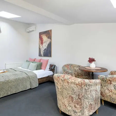 Апартаменты Two-level With Air Conditioning And Workspace Close To The Center By Renters *