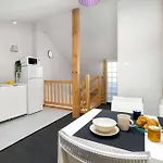 شقة Two-level With Air Conditioning And Workspace Close To The Center By Renters بوزنان