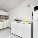 شقة Two-level With Air Conditioning And Workspace Close To The Center By Renters