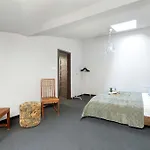 Two-level With Air Conditioning And Workspace Close To The Center By Renters شقة بوزنان