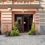 Two-level With Air Conditioning And Workspace Close To The Center By Renters شقة