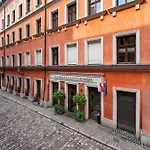 Two-level With Air Conditioning And Workspace Close To The Center By Renters شقة بوزنان