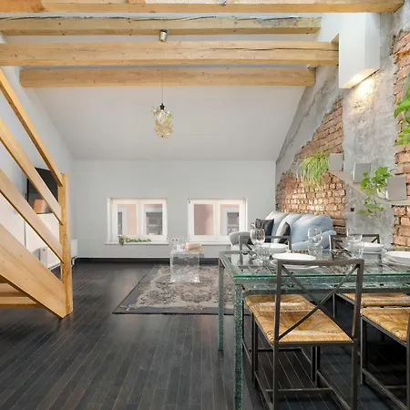 Two-level With Air Conditioning And Workspace Close To The Center By Renters Poznan