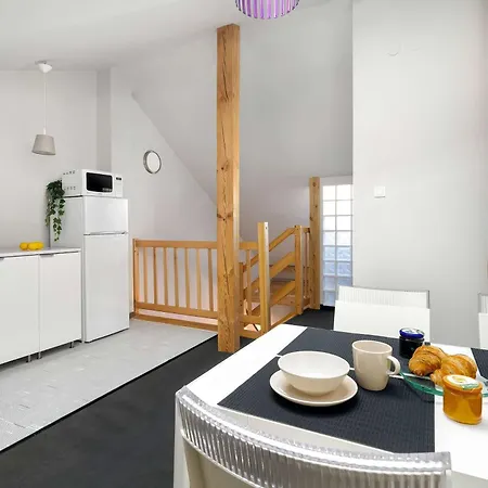 Apartment Two-level With Air Conditioning And Workspace Close To The Center By Renters Poznan