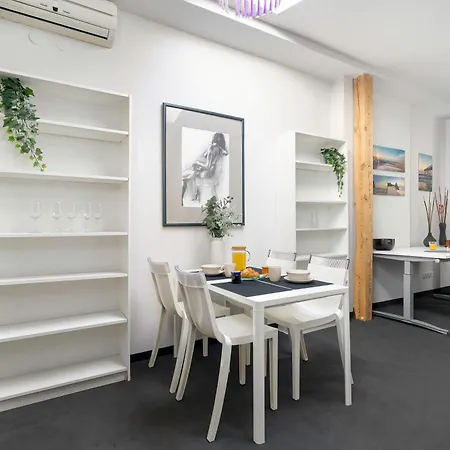 Two-level With Air Conditioning And Workspace Close To The Center By Renters * Poznan