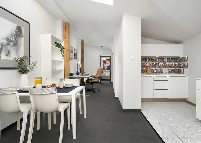 Apartment Two-level With Air Conditioning And Workspace Close To The Center By Renters *