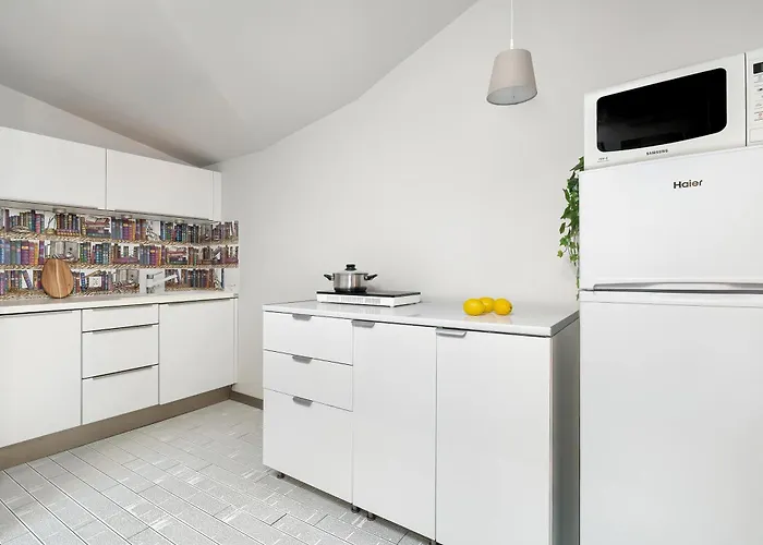 Apartment Two-level With Air Conditioning And Workspace Close To The Center By Renters