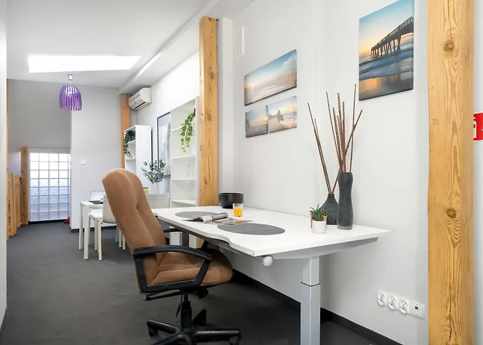 Apartment Two-level With Air Conditioning And Workspace Close To The Center By Renters *