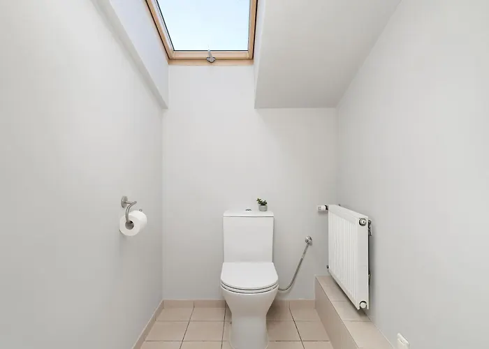 Two-level With Air Conditioning And Workspace Close To The Center By Renters Poznan