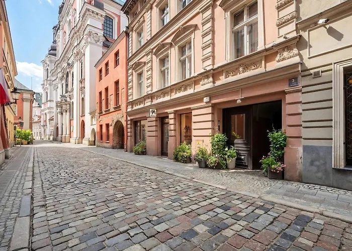 Two-level With Air Conditioning And Workspace Close To The Center By Renters